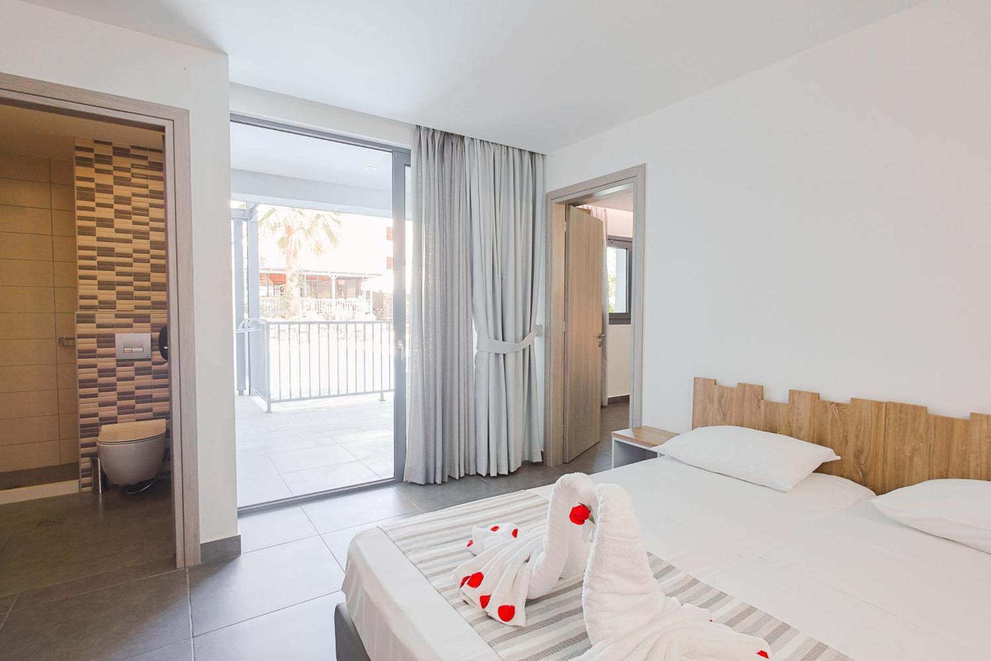 Pollis Hotel Hersonissos  Exterior photo