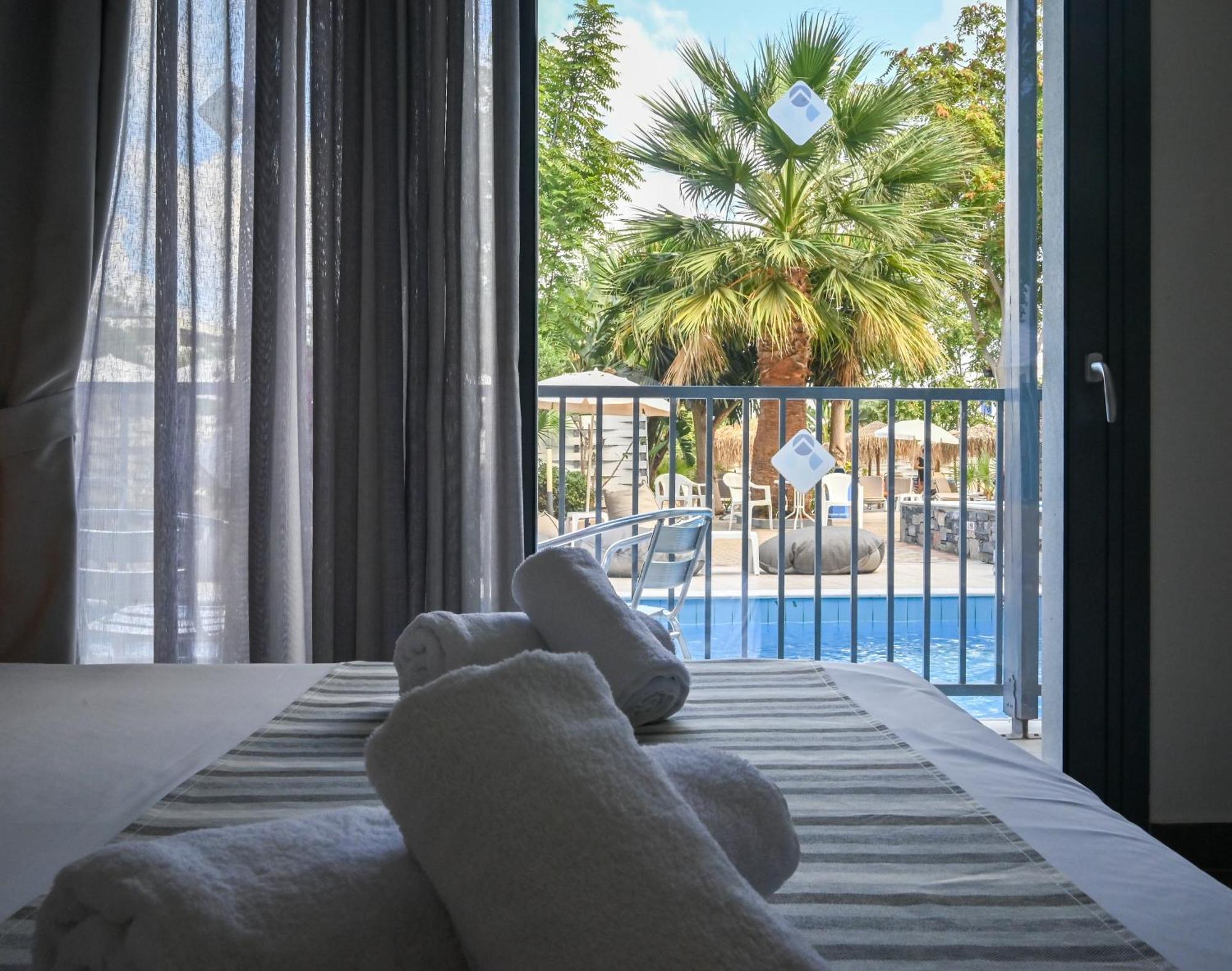 Pollis Hotel Hersonissos  Exterior photo