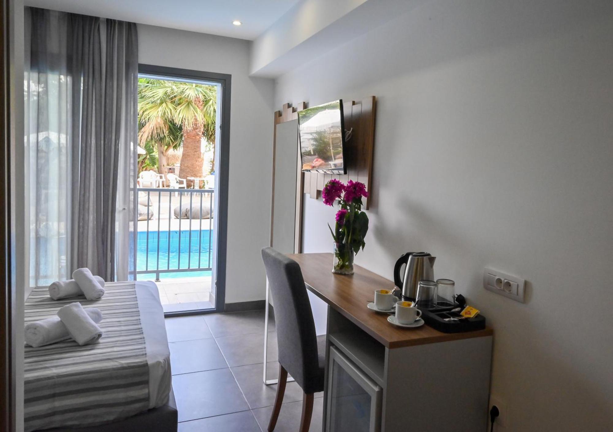 Pollis Hotel Hersonissos  Exterior photo